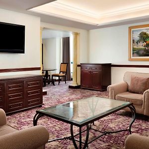 Presidential Club Level King Suite